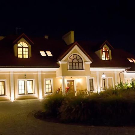 Dwor Pod Rozami Bed & Breakfast Smolec Exterior photo