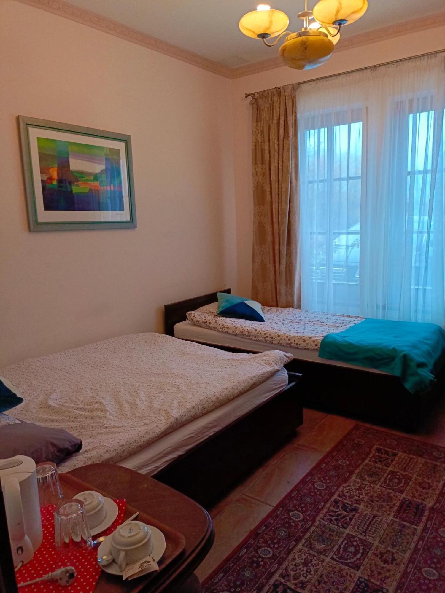 Dwor Pod Rozami Bed & Breakfast Smolec Room photo